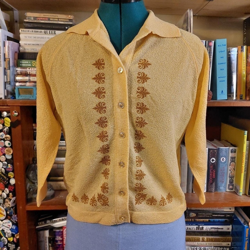 Vintage mod tan and yellow 3/4 sleeve collard cardigan.